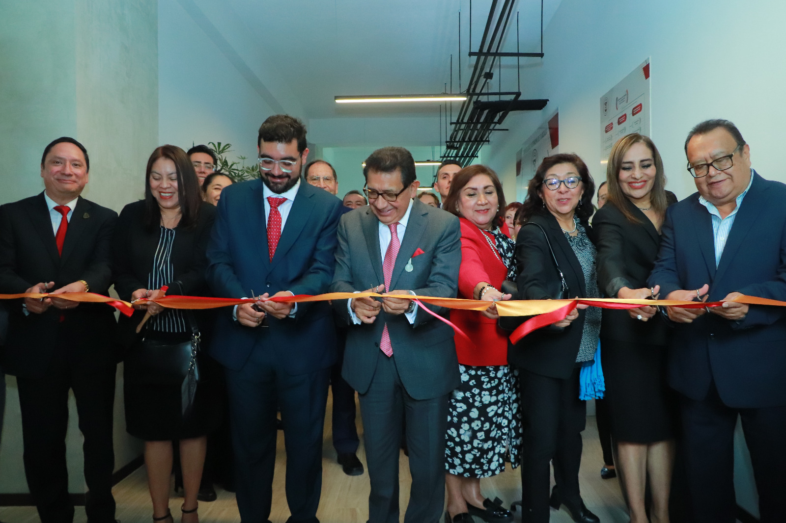 Rector pone en marcha funcionamiento de la Torre Universitaria
